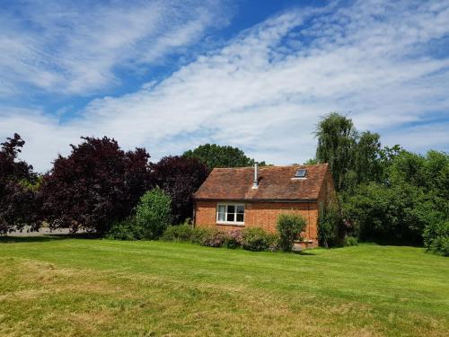 Charming Cottage In Ashford Kent With Woodburner Stove, Hamstreet, 