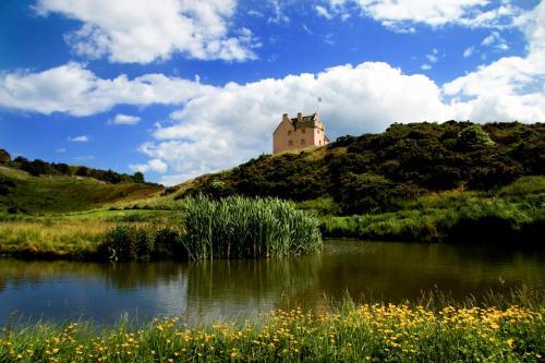 North Berwick Chateau Sleeps 12 Wifi, North Berwick, 