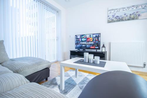 Modern Luxury Apartment Near Windsor And Heathrow, Slough, 