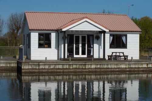 Swift Cottage, Norfolk Broads, Rollesby, 