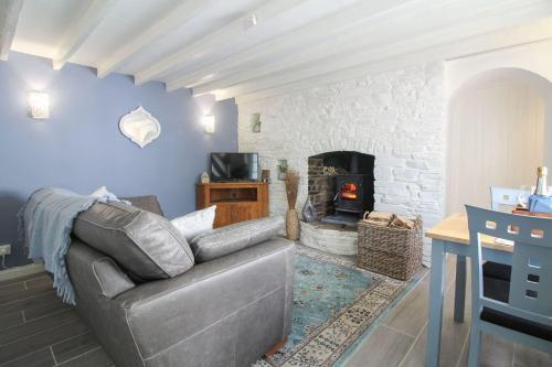 April Cottage, Tamar Valley, Yelverton, 