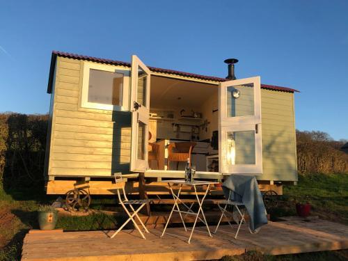 Stylish Shepherdâ€™s Hut, Monmouth, 