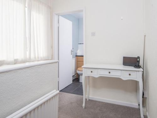 Pass The Keys Cosy 2 Bed Apartment In Leafy Cyncoed - Sleeps 6, Cardiff, 