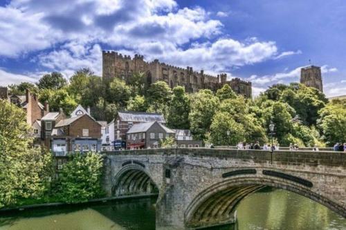 Spacious Durham City Centre River View Apartment, Durham, 