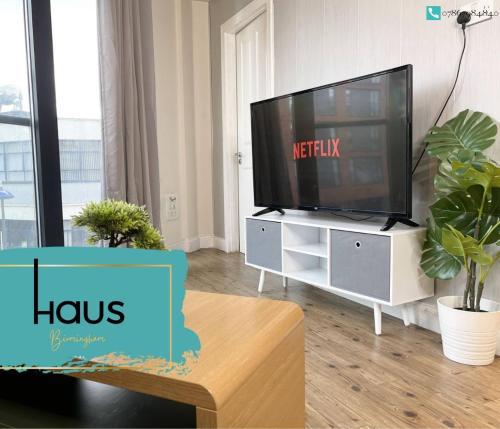 Haus Apartments City Center 3 Bed With Parking, Birmingham, 