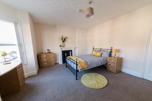 Secure Team Accommodation *free Parking And Wifi*, Bedford, 