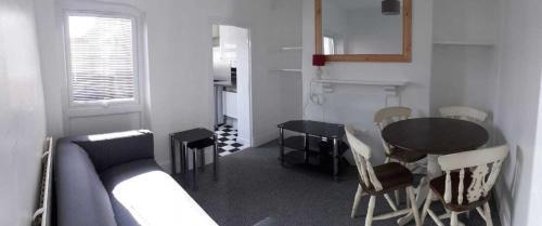 Lovely 4-bed House In Exeter, Exeter, 