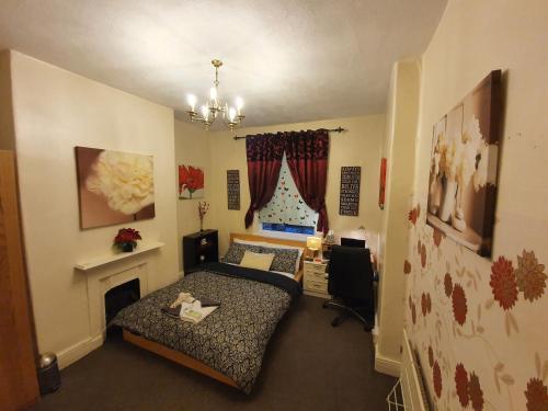 ** Lovely & Cosy Deluxe Double Bedroom + Parking**, Headingley, 