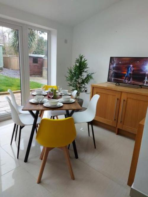 Newly Refurbished, Centrally Located 4 Bedroom House In Ashford, Ashford, 