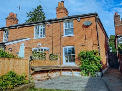 Stunning 2 Bedroom Cottage With Garden Office, Cookham Dean, 