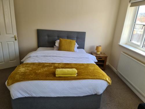 Bougainville House- Accommodation For Up To Six Guests, Northampton, 