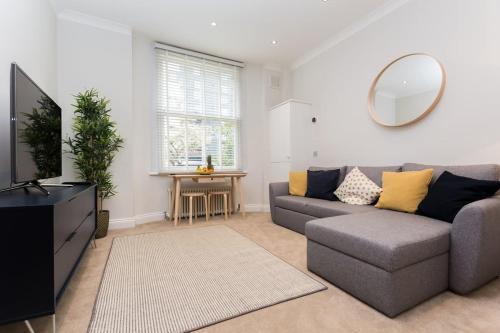 Bright 1bdr Apt W Private Decked Garden, Good Wifi, Kings Cross, 