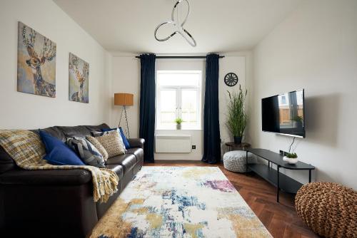 Brookview House Apartment, Old Trafford, 