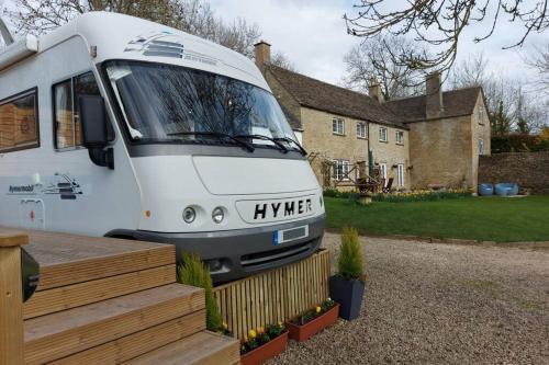 Large Static Motorhome - Stunning Countryside Views, Cirencester, 