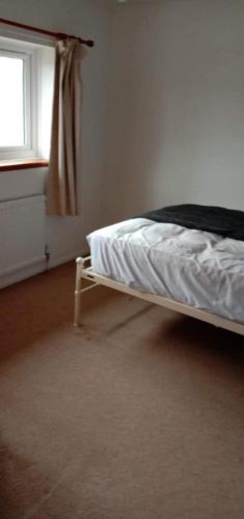 1 Room To Let In A 2-bedroom Terraced House, Basildon, 