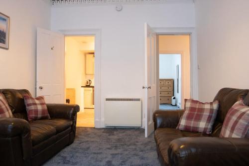 2 Bed Property Near Old Town And Grassmarket, Edinburgh, 