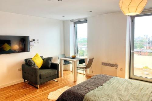 Modern Studio Apartment In Media City, Salford, 