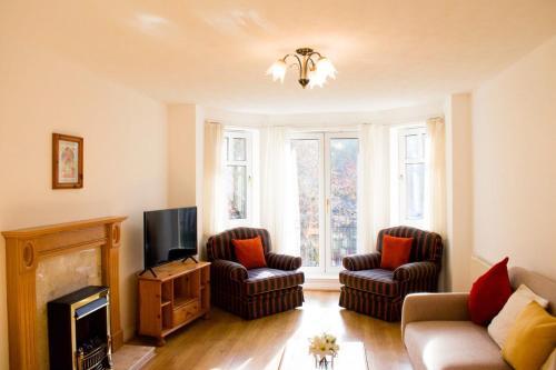 Peaceful 2 Bedroom Home Sleeps 5 Free Parking, Murrayfield, 