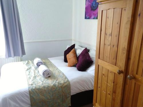 Napier Town House - Self Catering - Guesthouse Style - Twin And Double Rooms- New Photos 2021, Workington, 