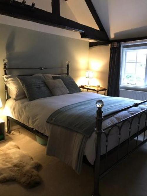 No 91 The Loft Odiham - Self Catering Apartment Min 2 Night Stay, Odiham, 