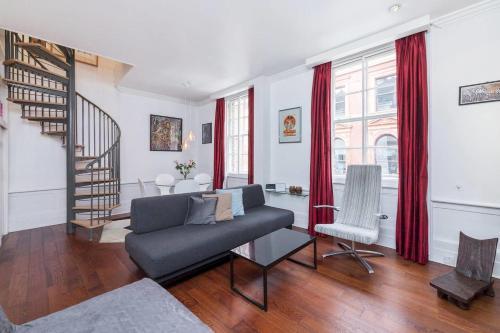 Modern Duplex Apartment In The Heart Of Covent Garden In Central London, Trafalgar Square, 