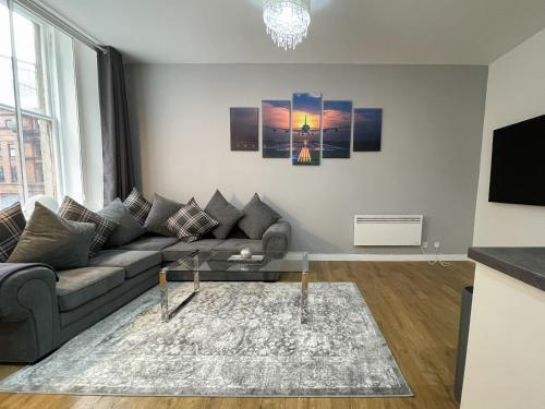 Exquisite 2br Flat Near Central Train Station, Abington, 