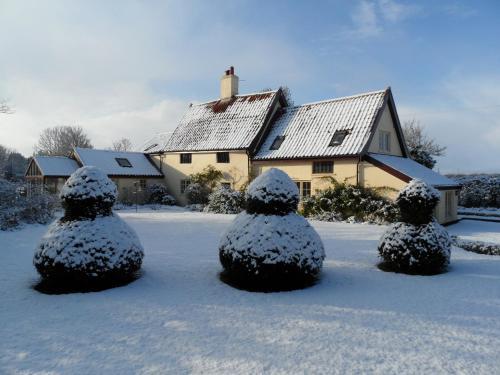 Holly Tree House Bed & Breakfast, Wingfield, 