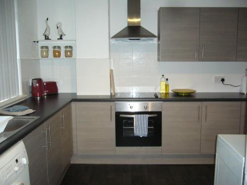 Dragon - Attlee Apartment 3 Bedroom Home, Clydebank, 