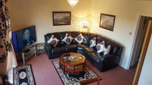 Penthouse Apartment Sleeps 11, Murrayfield, 