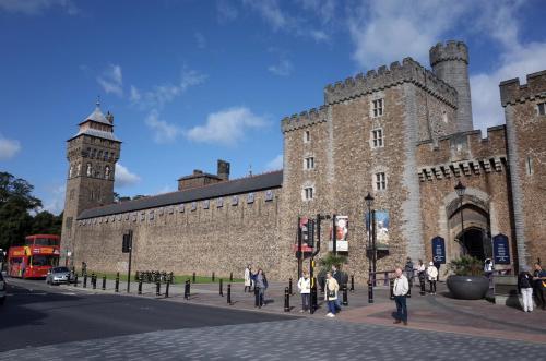 Lower Cathedral Road Apartment, Cardiff, 