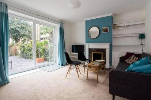 Quiet Central Zone 2 Apartment, Camberwell, 