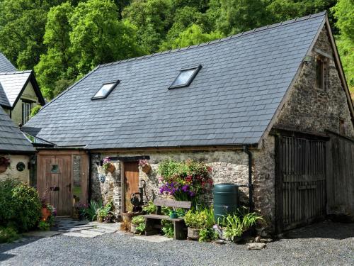 Rustic Holiday Home In Llanwrtyd Wells With Patio, Llanwrtyd Wells, 