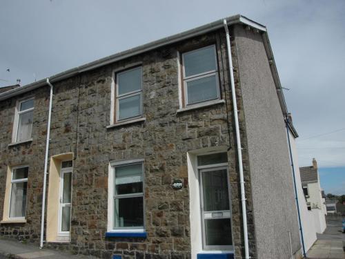 Beautifully Holiday Home In Llanelly South Wales With Fireplace, Abertillery, 