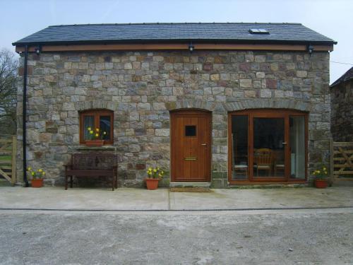 Pretty Cottage In Swansea On An Active Farm, Abercraf, 