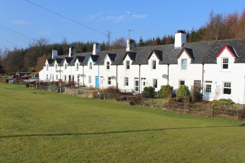 Crinan Canal Cottage No8, Lochgilphead, 