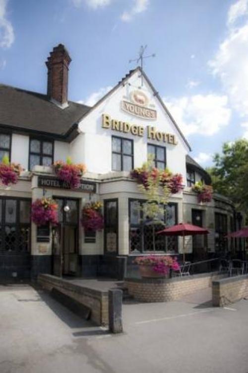 Bridge Hotel, Greenford, 