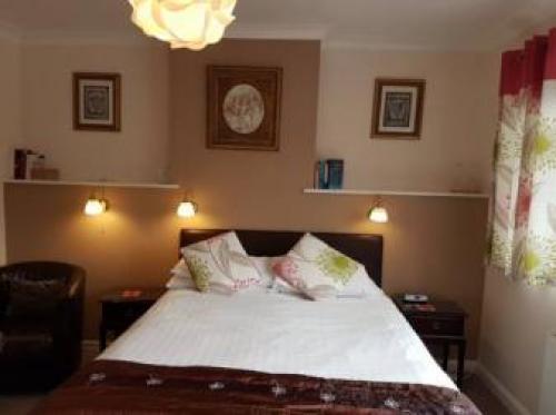 Penryn Guest House, Ensuite Rooms, Free Parking And Free Wifi, Stratford upon Avon, 