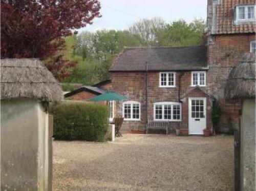 Stunning 3 Bedroom Cottage, All Ensuite, Near Stonehenge, Salisbury, Avebury And Bath, Pewsey, 