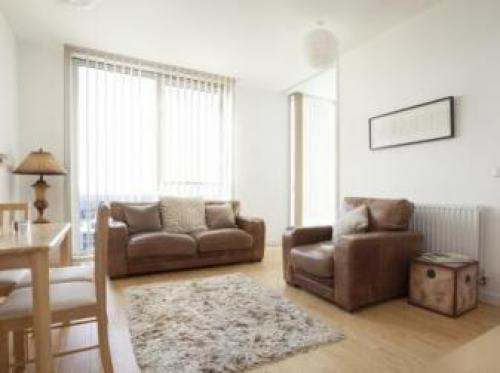 2 Bedroom Apartment In Central Milton Keynes With Free Parking And Smart Tv - Contractors, Reloc, Bletchley, 