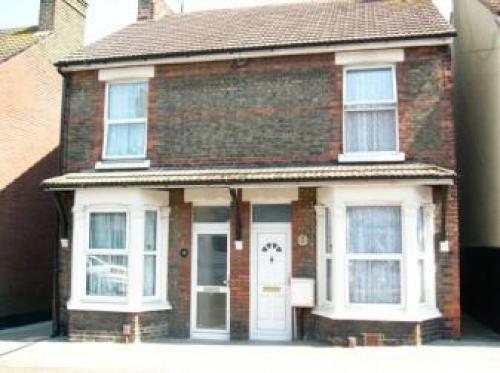 Victoria Road, Comfortable 3 Bedroom Houses With Fast Wi-fi, Sittingbourne, 