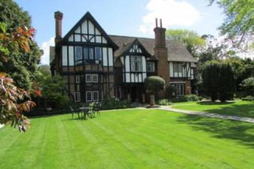 Tudor Cottage Lodge, Bournemouth, 