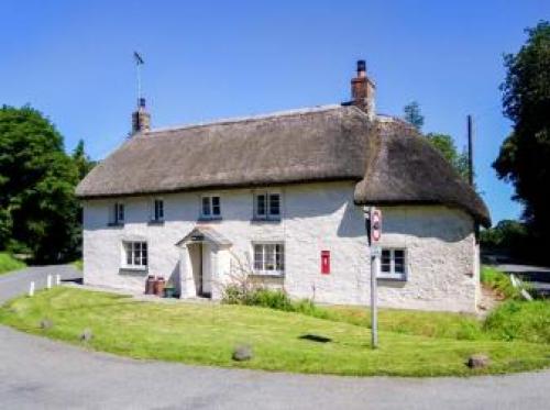 2 Priory Cottages, Okehampton, 