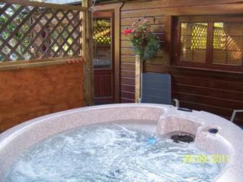 Cypress Log Cabins Accommodation, Fordingbridge, 